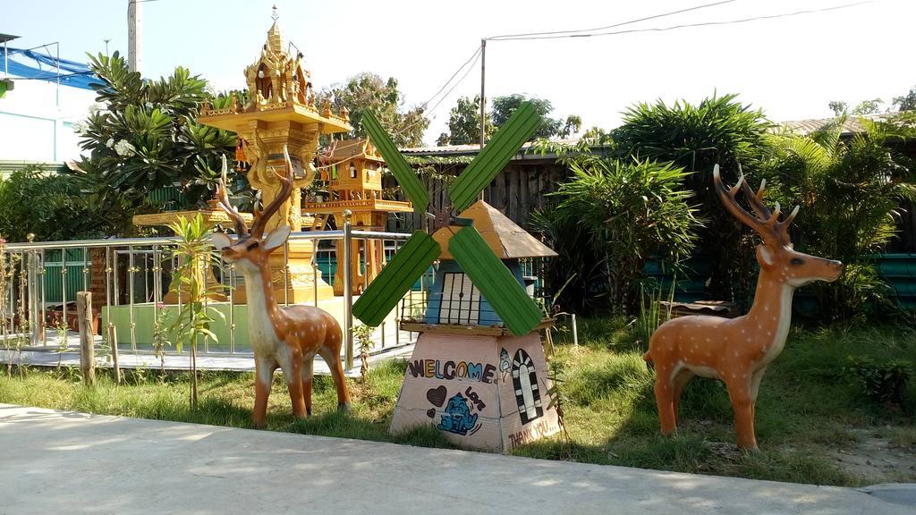 Rueangsrisiri Guesthouse 2 Sukhothai Exterior photo